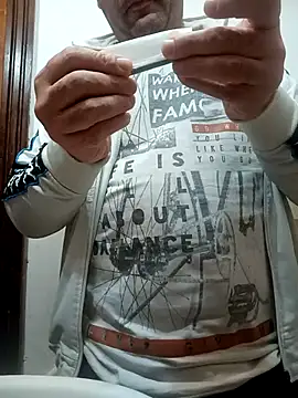 Snapshot of Romaeterna_ chatting on October 23, 11:47 pm Romaeterna online show from October 23, 11:47 pm