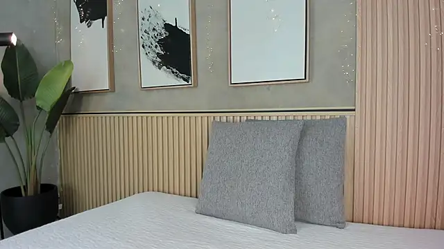 Lily Vale online show from January 12, 7:31 pm