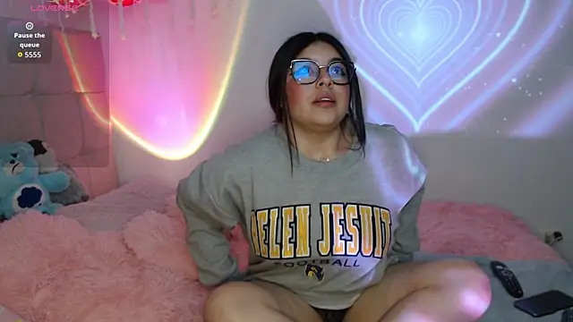 Snapshot of Ayleen_Honey chatting on October 23, 9:35 pm Ayleen Honey online show from October 23, 9:35 pm