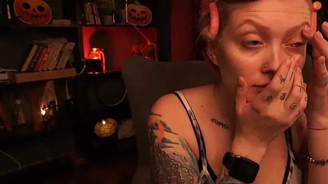 Kiki shay online show from October 31, 1:19 pm