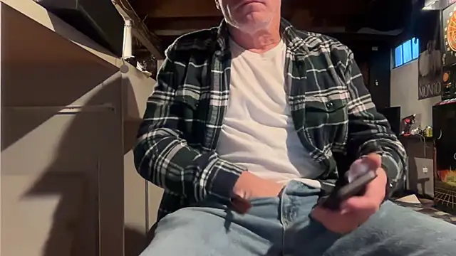 Kneetoe2025 online show from December 3, 10:09 pm