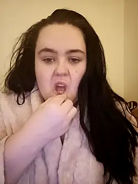 Maya 29x online show from December 14, 7:30 pm