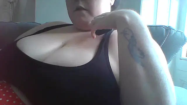 Maya 29x online show from July 10, 1:11 pm