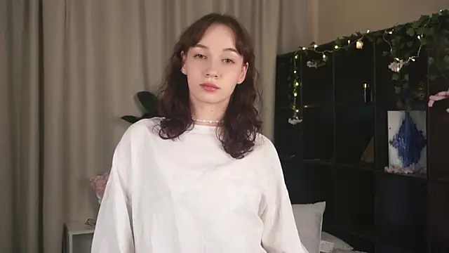 PeachyTwirl online show from October 21, 12:43 am