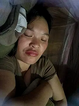 Snapshot of chipu06 chatting on January 18, 6:33 pm chipu06 online show from January 18, 6:33 pm