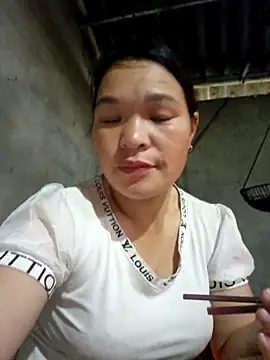 Snapshot of chipu06 chatting on October 25, 12:21 am chipu06 online show from October 25, 12:21 am