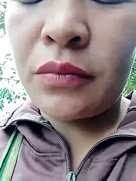 Snapshot of chipu06 chatting on October 31, 1:13 am chipu06 online show from October 31, 1:13 am