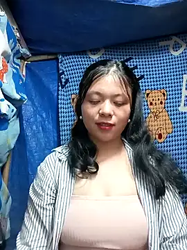 Snapshot of lisa-bae00 chatting on November 30, 10:27 am lisa-bae00 online show from November 30, 10:27 am