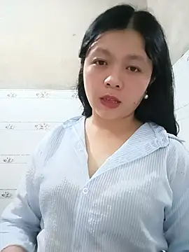 Snapshot of lisa-bae00 chatting on May 17, 12:27 pm lisa-bae00 online show from May 17, 12:27 pm