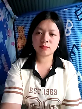 lisa-bae00 online show from April 10, 2:24 pm