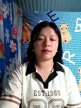 Snapshot of lisa-bae00 chatting on April 22, 12:45 pm lisa-bae00 online show from April 22, 12:45 pm
