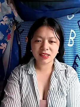 lisa-bae00 online show from March 10, 12:20 pm