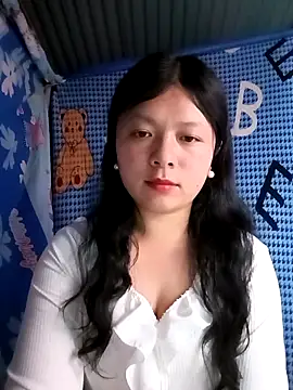 lisa-bae00 online show from April 12, 12:30 pm