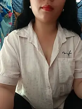 Snapshot of lisa-bae00 chatting on June 1, 12:44 am lisa-bae00 online show from June 1, 12:44 am