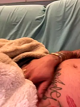 Snapshot of gitanoMad chatting on October 27, 1:17 am gitanoMad online show from October 27, 1:17 am