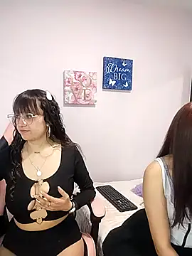 Pinkvixen69 online show from April 13, 4:44 pm