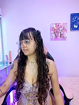 Snapshot of Pinkvixen69 chatting on May 7, 6:22 pm Pinkvixen69 online show from May 7, 6:22 pm