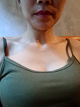 Snapshot of Bear_bear0 chatting on October 22, 12:32 am Bear bear0 online show from October 22, 12:32 am