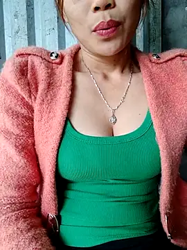 Snapshot of Bear_bear0 chatting on November 1, 12:28 am Bear bear0 online show from November 1, 12:28 am