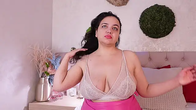 Snapshot of MoniqueJade chatting on November 6, 7:29 pm MoniqueJade online show from November 6, 7:29 pm