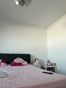 EllaSpark online show from March 13, 6:40 am