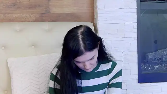 Snapshot of KendraNoir chatting on February 4, 7:03 am KendraNoir online show from February 4, 7:03 am