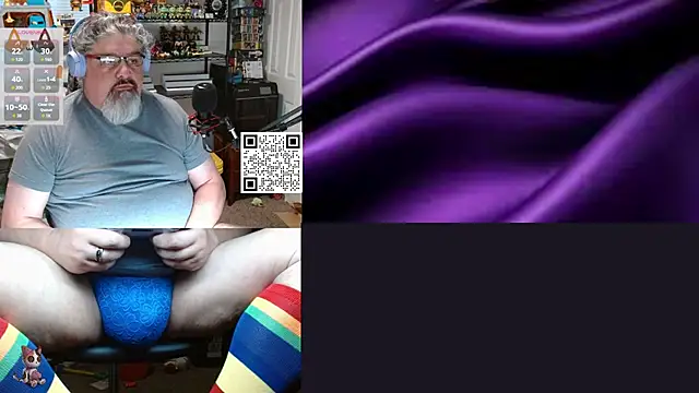 Snapshot of geekycastillo chatting on June 14, 3:52 am geekycastillo online show from June 14, 3:52 am