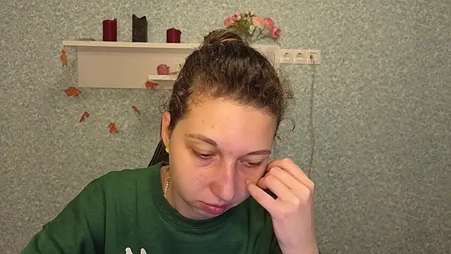 Snapshot of CuteEllii chatting on December 3, 5:19 am CuteEllii online show from December 3, 5:19 am