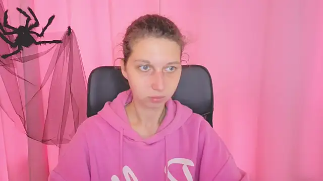 Snapshot of CuteEllii chatting on October 27, 11:11 am CuteEllii online show from October 27, 11:11 am