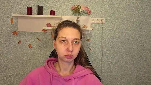 Snapshot of CuteEllii chatting on December 4, 5:17 am CuteEllii online show from December 4, 5:17 am