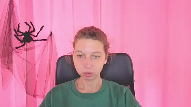 Snapshot of CuteEllii chatting on October 30, 10:57 am CuteEllii online show from October 30, 10:57 am