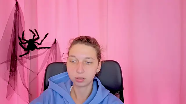 Snapshot of CuteEllii chatting on November 11, 11:16 am CuteEllii online show from November 11, 11:16 am