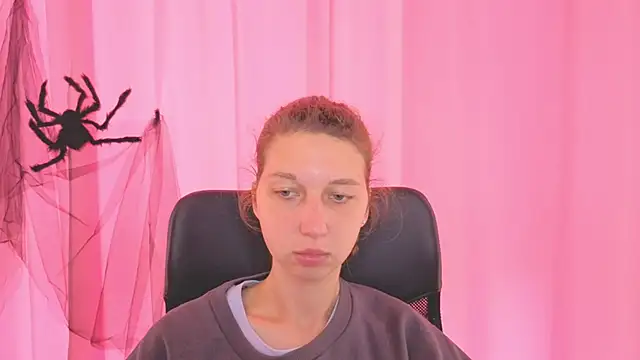 Snapshot of CuteEllii chatting on October 28, 10:58 am CuteEllii online show from October 28, 10:58 am