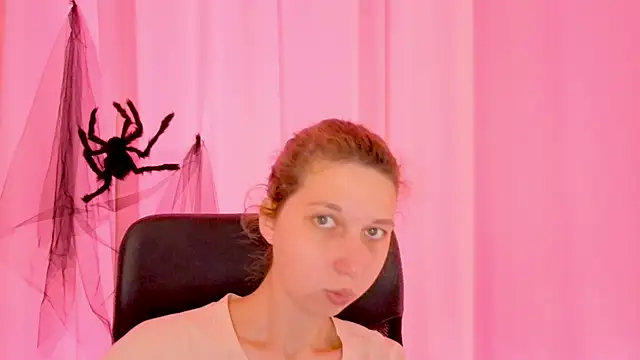 Snapshot of CuteEllii chatting on November 17, 11:03 am CuteEllii online show from November 17, 11:03 am