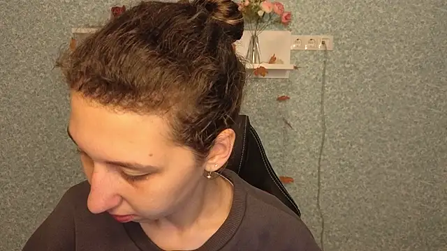 Snapshot of CuteEllii chatting on November 28, 5:07 am CuteEllii online show from November 28, 5:07 am