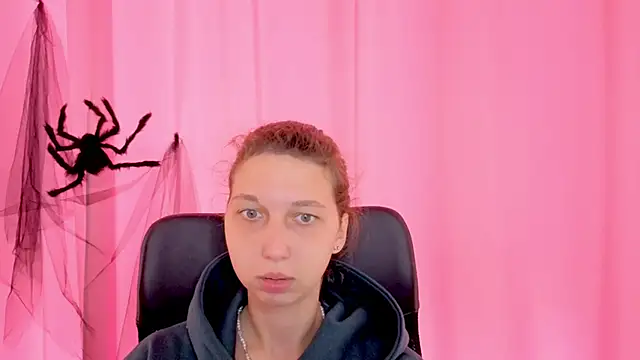 Snapshot of CuteEllii chatting on November 12, 10:52 am CuteEllii online show from November 12, 10:52 am