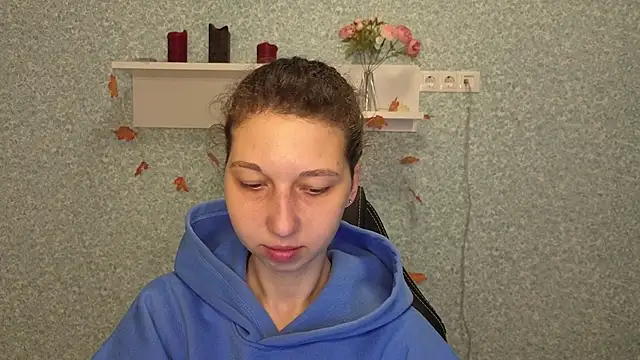 Snapshot of CuteEllii chatting on December 1, 5:19 am CuteEllii online show from December 1, 5:19 am