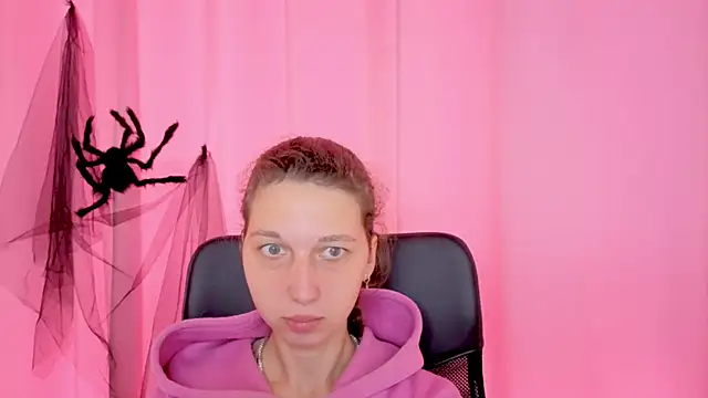 Snapshot of CuteEllii chatting on November 13, 11:03 am CuteEllii online show from November 13, 11:03 am