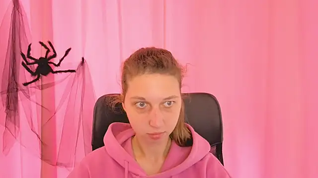 Snapshot of CuteEllii chatting on November 4, 11:03 am CuteEllii online show from November 4, 11:03 am