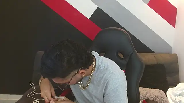 Snapshot of Zac_Golden chatting on November 24, 11:49 pm Zac Golden online show from November 24, 11:49 pm