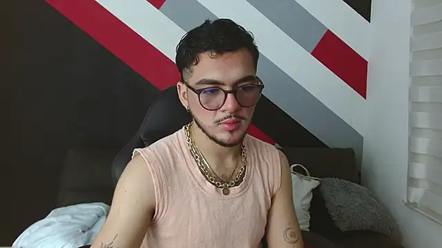 Snapshot of Zac_Golden chatting on November 19, 12:54 am Zac Golden online show from November 19, 12:54 am