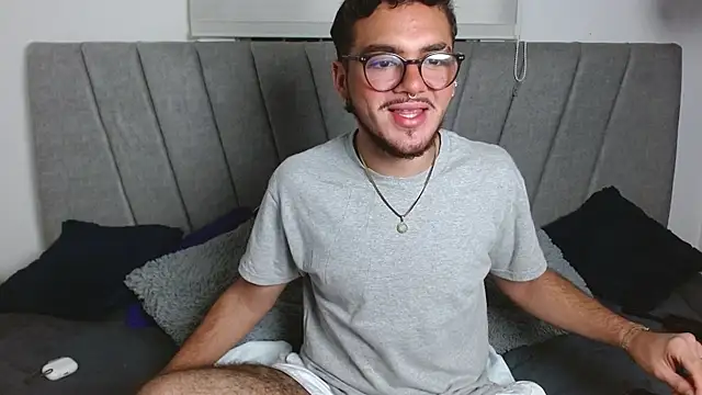 Snapshot of Zac_Golden chatting on October 28, 4:35 am Zac Golden online show from October 28, 4:35 am