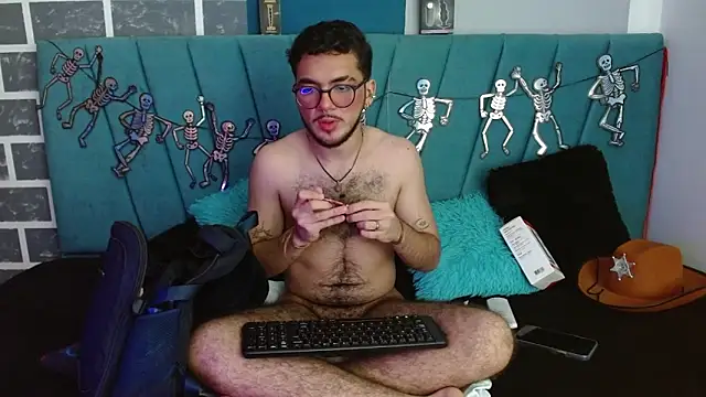 Snapshot of Zac_Golden chatting on October 31, 3:14 am Zac Golden online show from October 31, 3:14 am