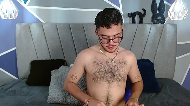 Snapshot of Zac_Golden chatting on November 29, 5:35 pm Zac Golden online show from November 29, 5:35 pm