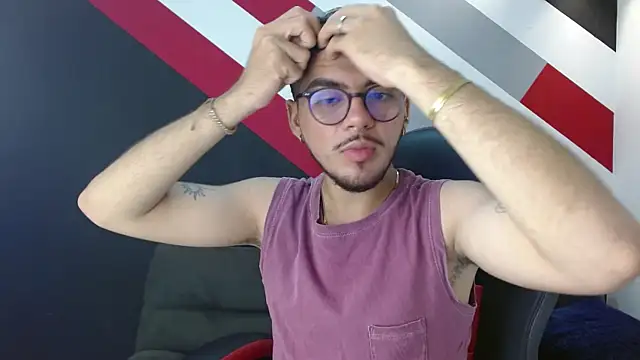 Snapshot of Zac_Golden chatting on November 21, 12:53 am Zac Golden online show from November 21, 12:53 am