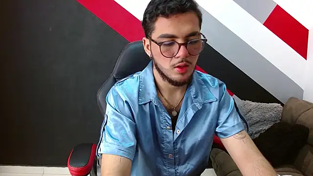 Snapshot of Zac_Golden chatting on November 7, 5:45 am Zac Golden online show from November 7, 5:45 am