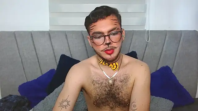 Snapshot of Zac_Golden chatting on October 27, 2:12 am Zac Golden online show from October 27, 2:12 am