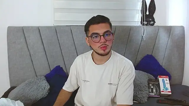 Snapshot of Zac_Golden chatting on November 11, 3:56 am Zac Golden online show from November 11, 3:56 am