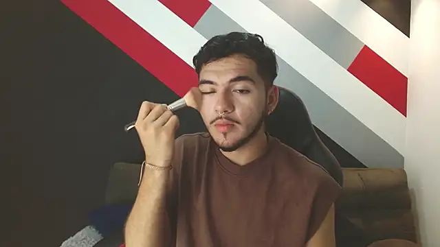 Snapshot of Zac_Golden chatting on November 22, 12:21 am Zac Golden online show from November 22, 12:21 am