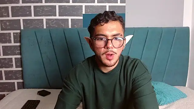 Snapshot of Zac_Golden chatting on December 2, 11:39 pm Zac Golden online show from December 2, 11:39 pm